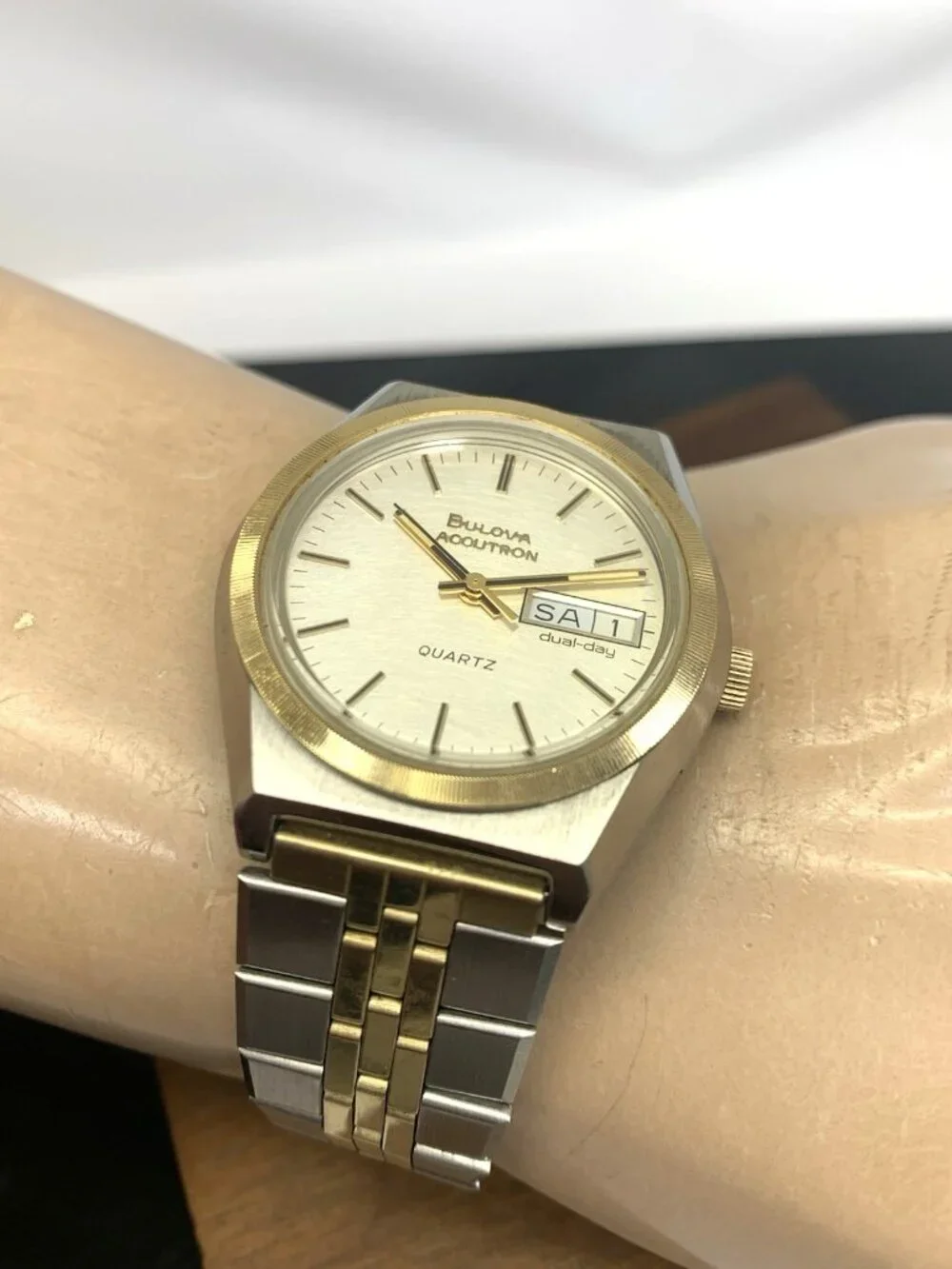 Bulova accutron men